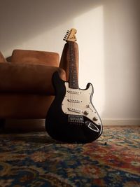 Squier Stratocaster Mini Black (1)