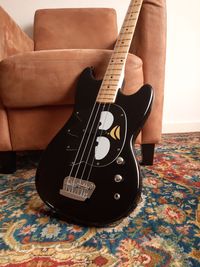 Squier Hello Kitty Bronco Bass Badtz Manu (2)