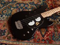 Squier Hello Kitty Bronco Bass Badtz Manu (4)