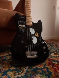 Squier Hello Kitty Bronco Bass Badtz Manu (9)