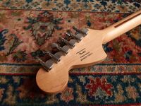 Squier Hello Kitty Stratocaster (12)