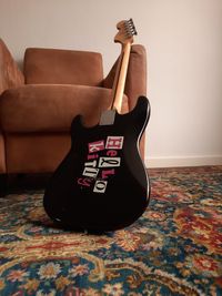 Squier Hello Kitty Stratocaster (8)